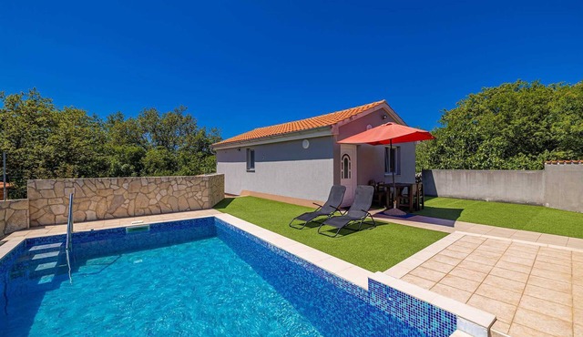 Apartment BORO with pool