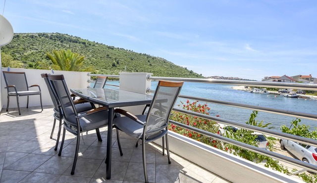 Apartment Bosiljka (33871-A1) - Rogoznica