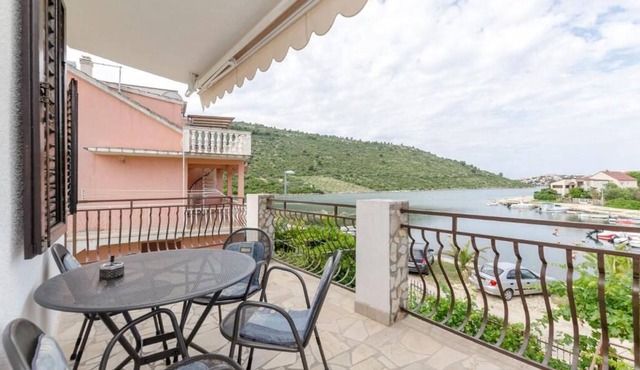 Apartment Brnabic (57461-A1) - Rogoznica