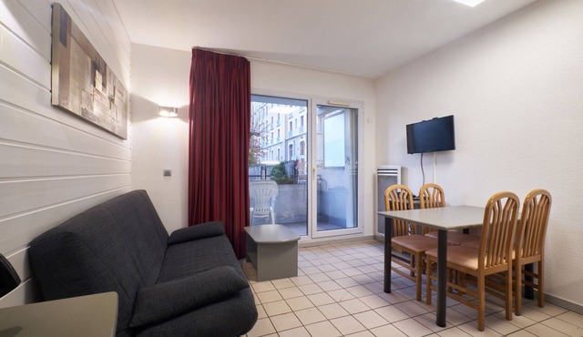 Apartment 'Bulle Enchantée Lac Et Montagne' with Shared Pool, Balcony and Wi-Fi