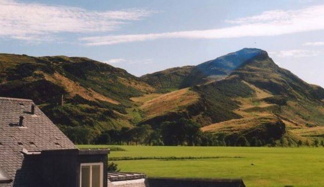 Apartment by Holyrood with splendid views