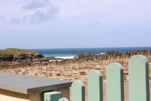 APARTMENT BY THE BEACH, courtyard garden