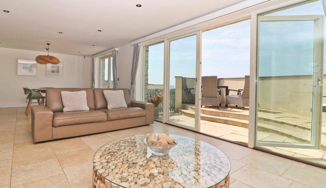 APARTMENT BY THE BEACH The Foxcove