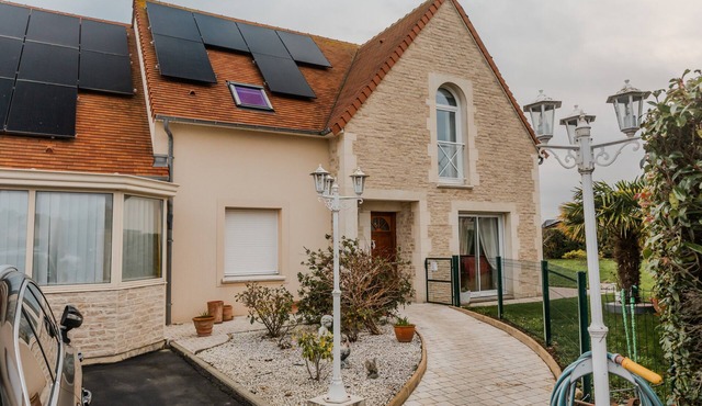 Apartment 'Courseulles Comme À La Maison' with Private Terrace and Wi-Fi