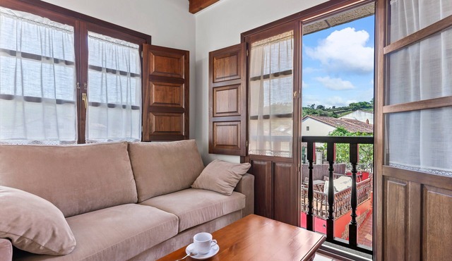 Apartment 'Cantu' with Private Terrace, Balcony and Wi-Fi