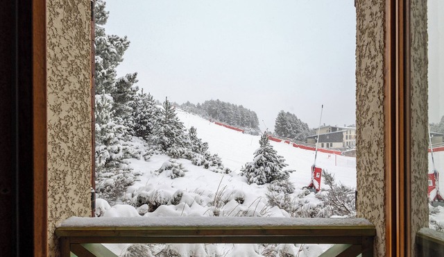 Apartment 'Capcir' with Mountain View, Shared Terrace and Wi-Fi