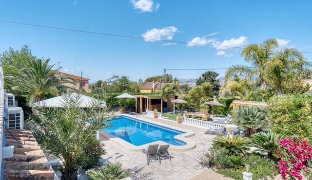 Apartment 'Carpe Diem' with Shared Pool, Wi-Fi and Air Conditioning