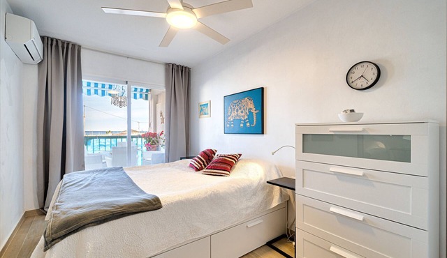 Apartment 'Casa Altea-Mar' close to the Beach with Shared Pool & Wi-Fi
