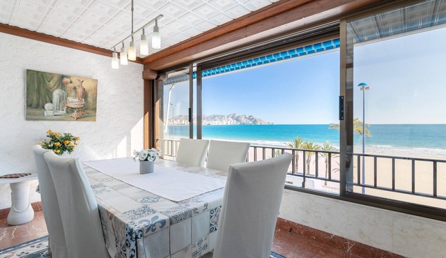 Apartment Casa Blanca 2 with Sea Views, Barbecue, Air Conditioning and Wi-Fi