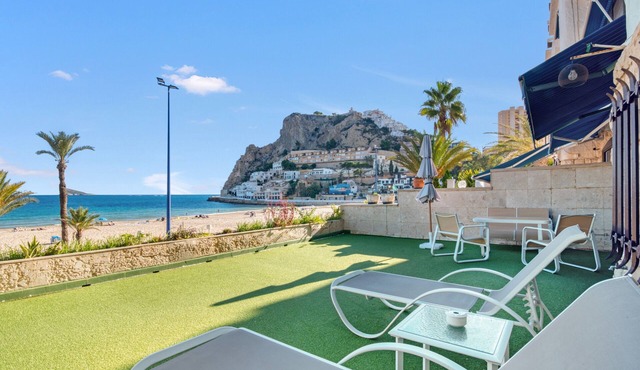 Apartment 'Casa Blanca' with Sea Views and Wi-Fi