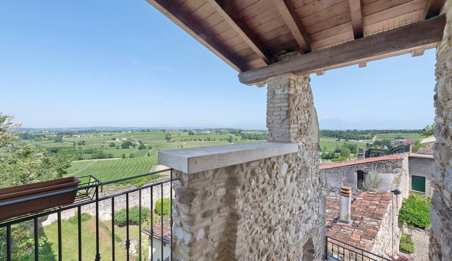 Apartment 'Casa Dolca La Torre' with Lake View, Wi-Fi and Air Conditioning in Pozzolengo