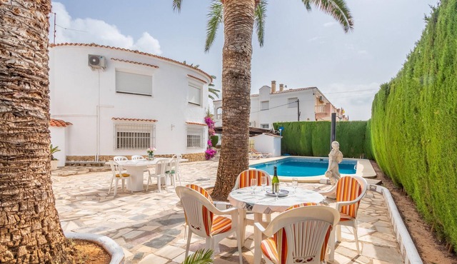Apartment 'Casa Esther' Near the Beach with Large Private Pool & Wi-Fi