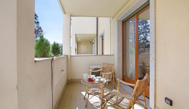 Apartment 'Casa Rosada Monza Autodromo' with Balcony, Wi-Fi and Air Conditioning