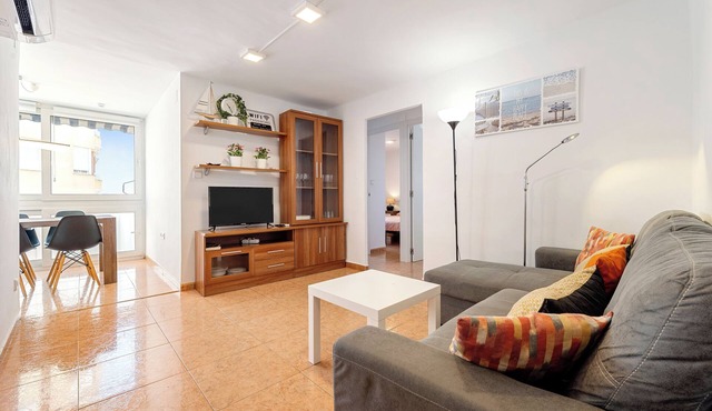Apartment 'Central Modern 3bdr' with Wi-Fi and Air Conditioning