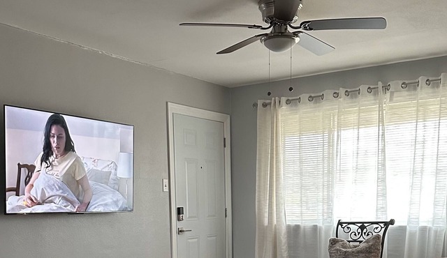 Apartment centrally located to highway, hospitals, and entertainment.