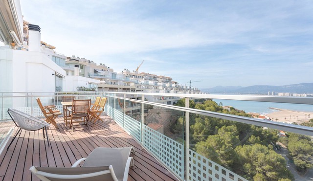 Apartment 'Chalet Villa Turistica Faro Cullera' with Sea View, Wi-Fi and Air Conditioning