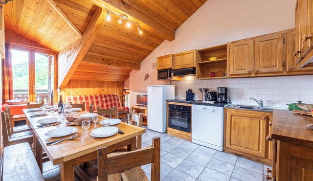 Apartment 'Chalet Le Choucas N°3' with Mountain View, Balcony and Sauna