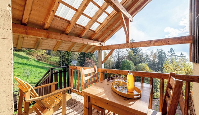 Apartment 'Chalet La Vourze' with Shared Terrace, Balcony and Wi-Fi
