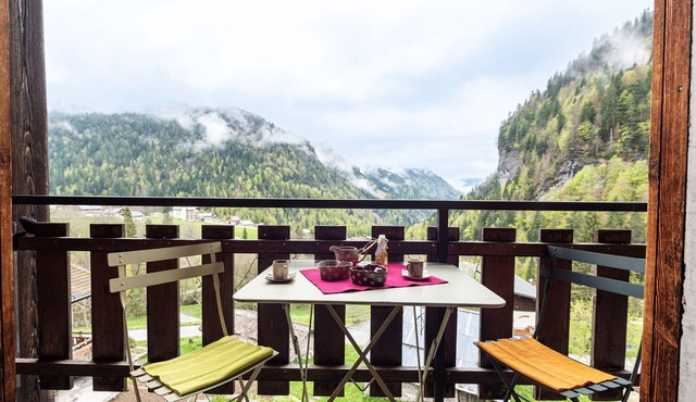 Apartment 'Chalet Le Grand Nant' with Balcony and Wi-Fi