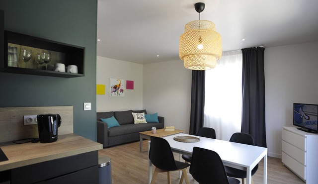 APARTMENT - CHARM AND COMFORT - WITH TERRACE IN RESIDENCE IN QUIET JONZAC