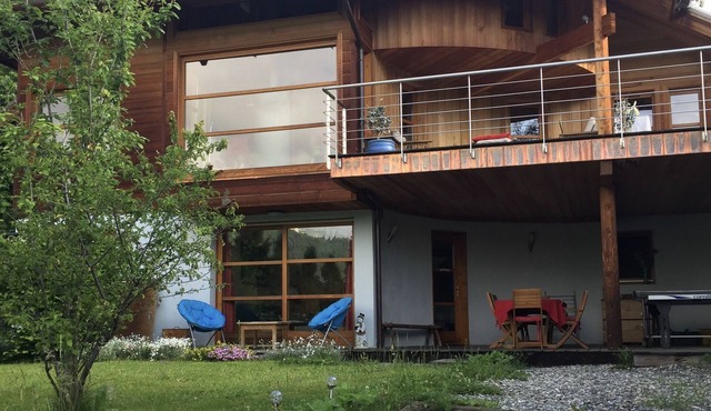 Apartment "Charmant dans Chalet" with Mountain View, Private Terrace & Wi-Fi