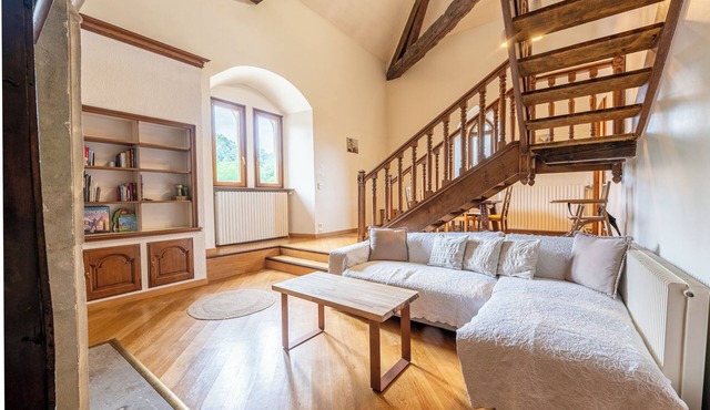 Apartment 'Château De Montpon - Grand Logement' with Shared Garden and Wi-Fi