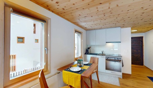 Apartment Chesetta - Newly Renovated Studio in a Quiet Location in Pontresina