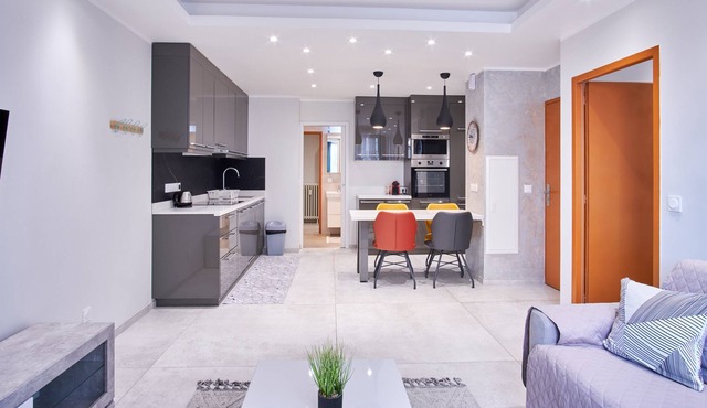 Apartment "Chez Flo 39" with Balcony & Wi-Fi