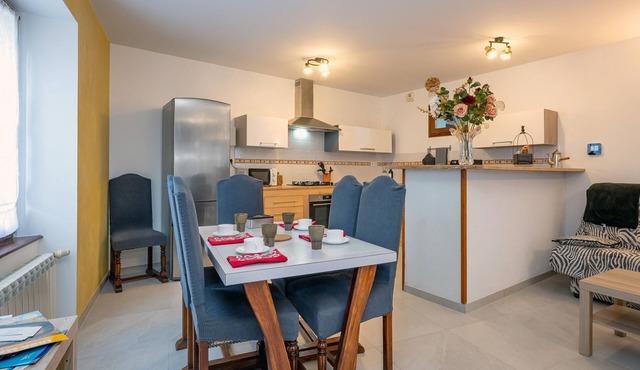 Apartment 'Chez Lulu' in Brézins, 7 guests, 2 bedrooms