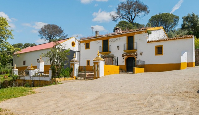 Apartment 'Chirrin' with Mountain View, Private Terrace and Private Garden
