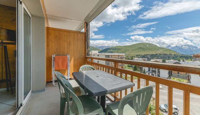 Apartment 'Choucas' with Mountain View and Balcony