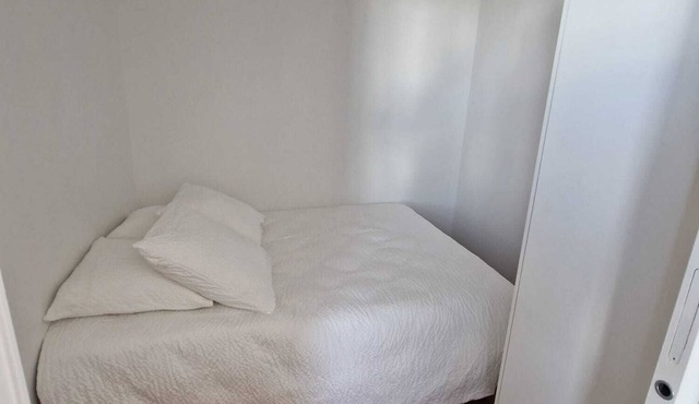 Apartment-City-Ensuite with Shower