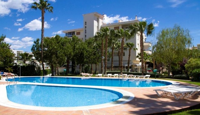 Apartment Coliseo Spaniahome with Balcony, Shared Pool & Wi-Fi