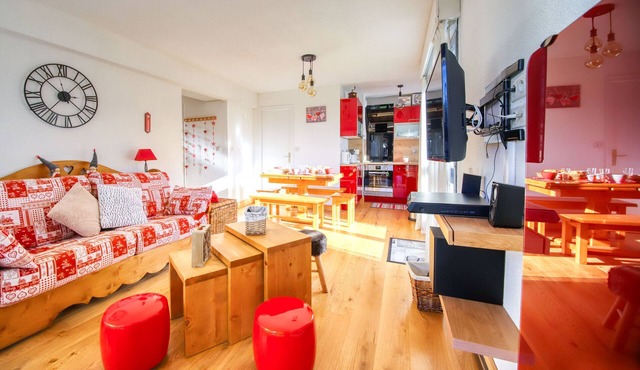 Apartment 'Comte Rouge' with Mountain View, Private Terrace and Air Conditioning