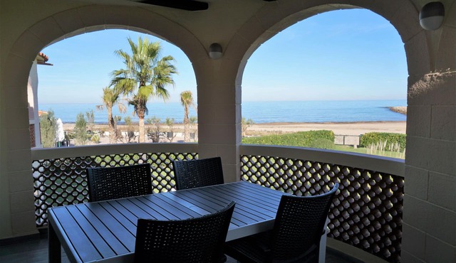 Apartment COSTA DE LA CALMA on the beach in Denia