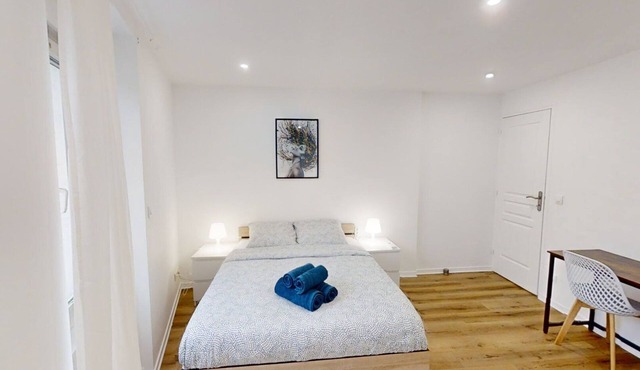 Apartment 'Cosy Calm Seine Riverside Garden' with Balcony and Wi-Fi