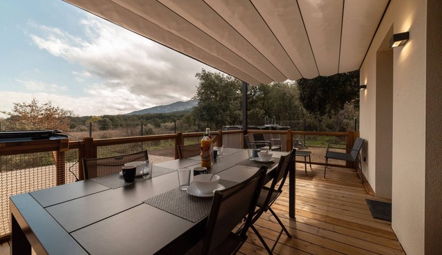 Apartment 'Côté Mer' with Mountain View, Wi-Fi and Air Conditioning