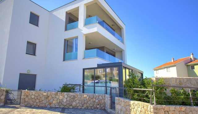 Apartment Crystal Aura 1