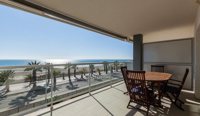 Apartment 'Cubelles' with Sea View, Wi-Fi and Air Conditioning