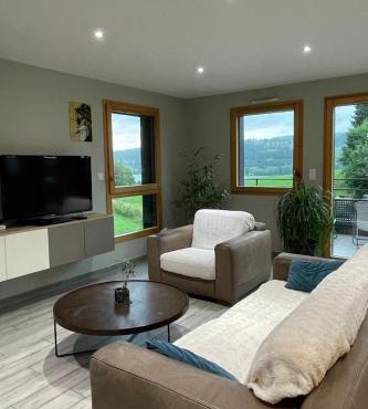 Apartment Das ruhige Les Grangettes mit Seeblick by Interhome