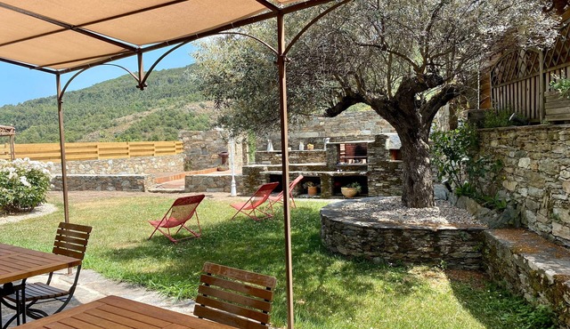 Apartment 'De Charme Dans Une Bergerie' with Shared Pool, Wi-Fi and Air Conditioning