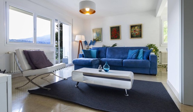 [Apartment Design] Terrace with breathtaking lake view