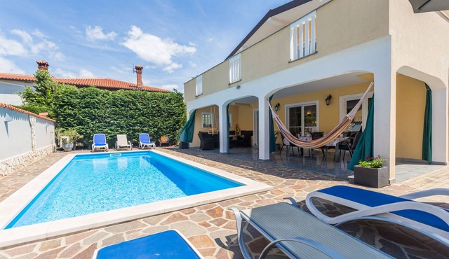 Apartment Dino in Istria with its own private pool and 3 bedrooms