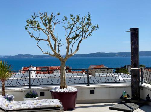 Apartment Doktor Jan with rooftop and sea view