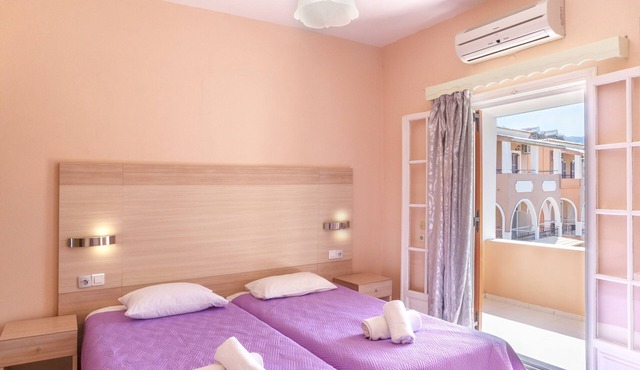 Apartment Dora Pagoi 3 with Mountain View, Shared Garden & Wi-Fi