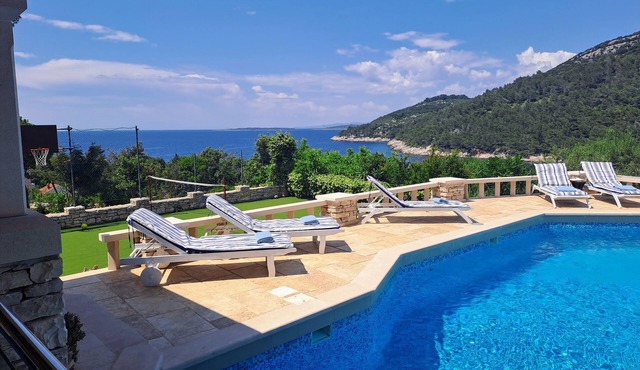 Apartment "Dream"in a villa with private enter, terrace, garden, swimmig pool.