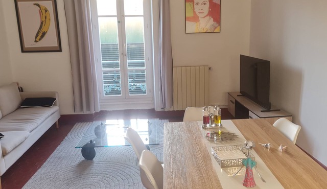 Apartment, duplex, downtown 2 minutes from the arena and maison carrée