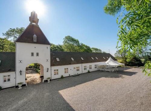 Apartment Eini - 4-5km from the sea by Interhome