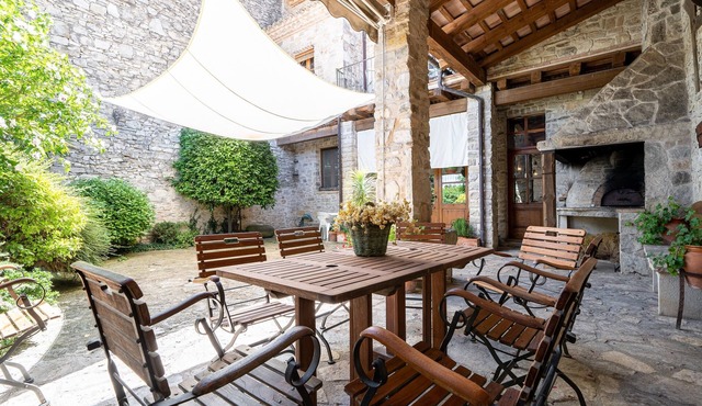 Apartment 'El Clos 1' with Mountain Views, Private Terrace and Wi-Fi
