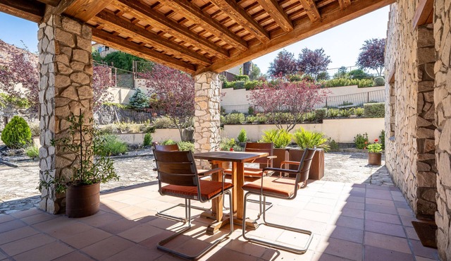 Apartment 'El Clos 5' with Shared Terrace, Shared Garden and Wi-Fi